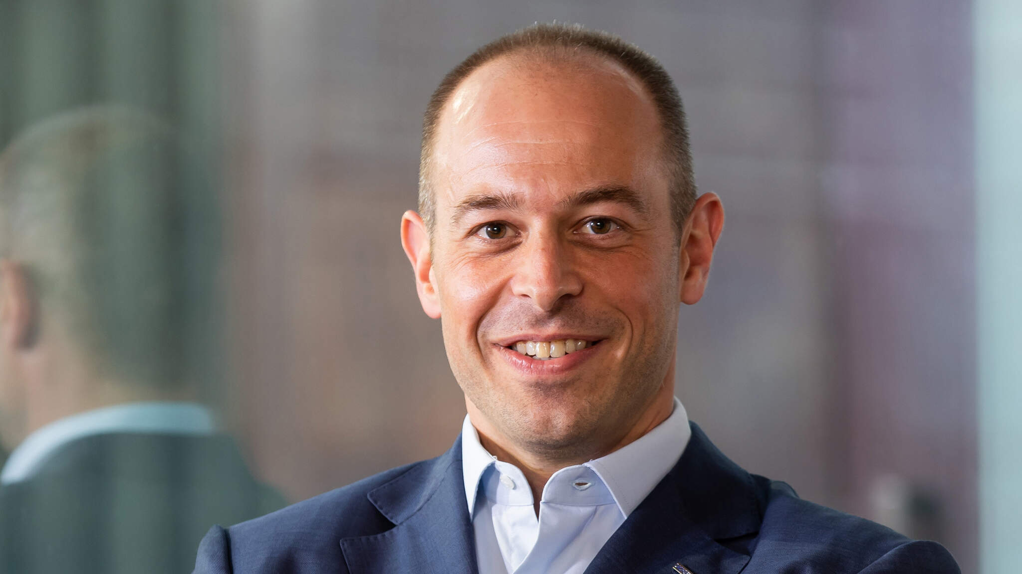 Roman Müller asumirá el control de la unidad de negocio ASL APAC a partir del 1 de enero de 2024. Roman Müller asumirá el control de la unidad de negocio ASL APAC a partir del 1 de enero de 2024.